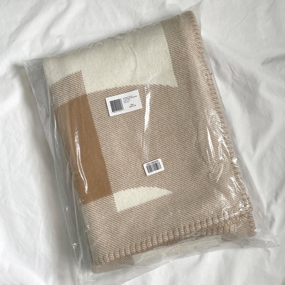 Ralph Lauren Stadium Jacquard Throw Blanket 54x72 Camel Tan Beige Soft - Picture 9 of 9